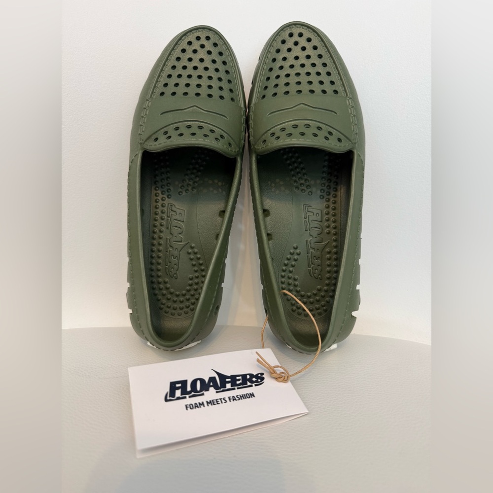 ☀️🌊 Green Foam Loafers by Floafers NWT